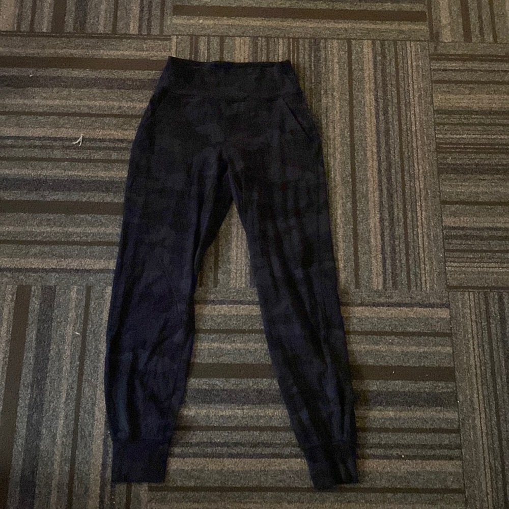 lululemon, camouflage, joggers, high-rise